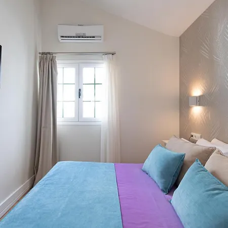 Апартаменты Homeforguest Modern And New Beachfront Ла-Олива