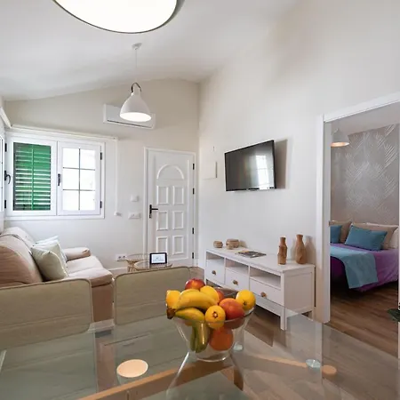 Homeforguest Modern And New Beachfront Apartman *